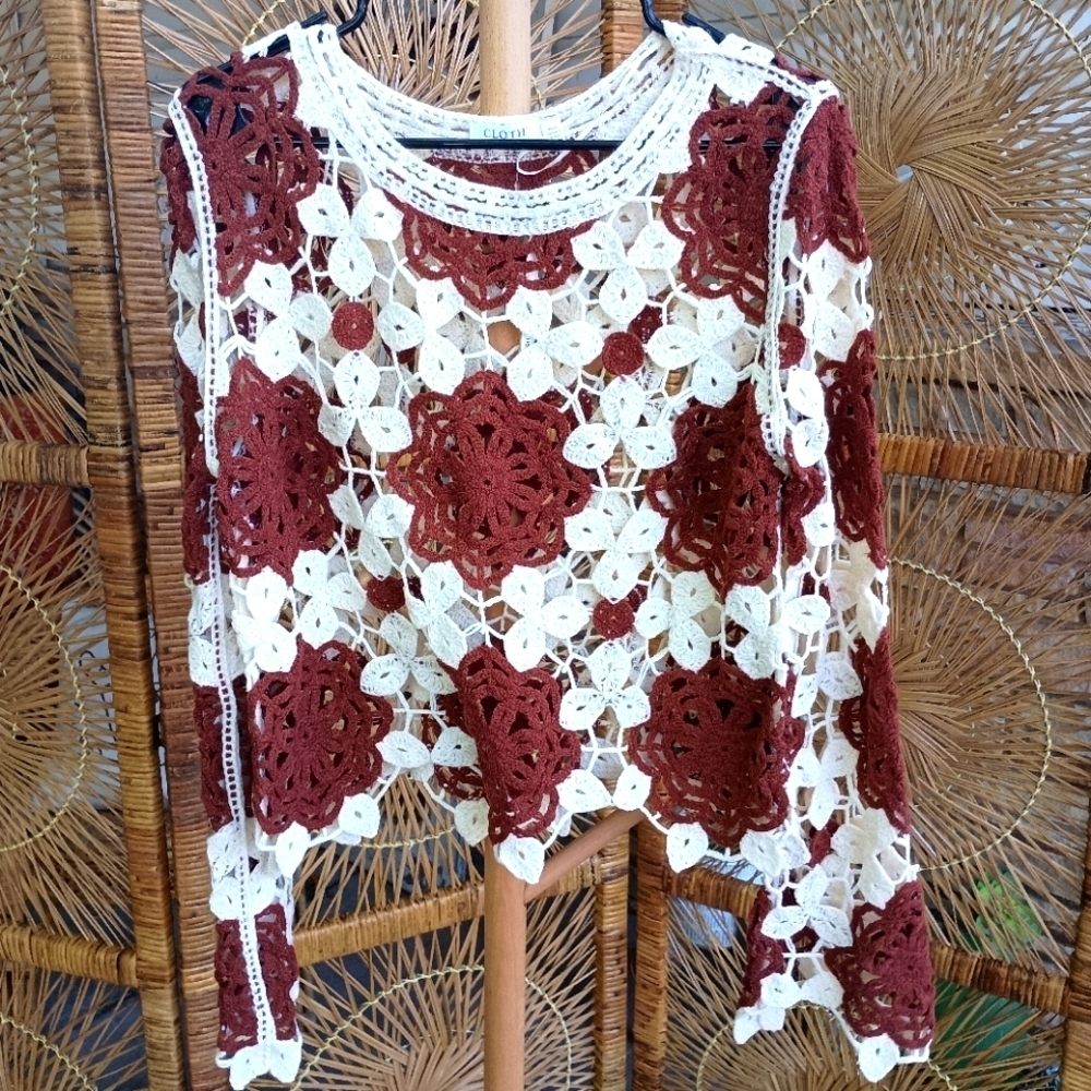 NWT Cloth By Design Elegant Crochet Knit Lace Top - Red and Cream_Large